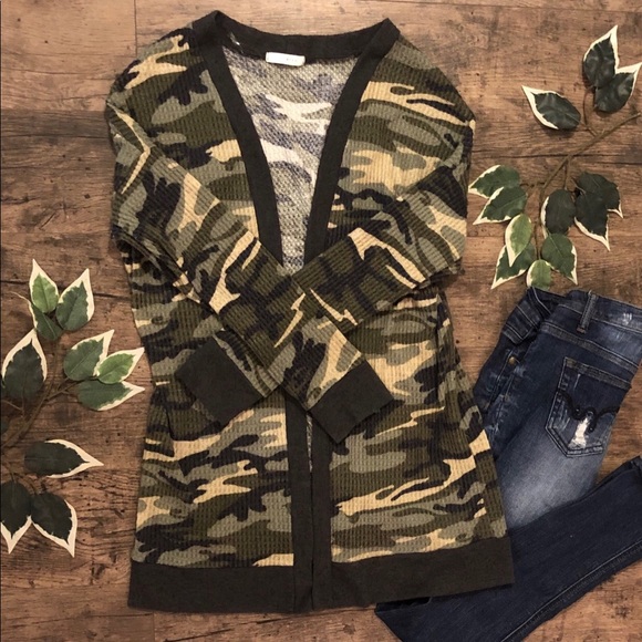 Sweaters - Camo cardigan